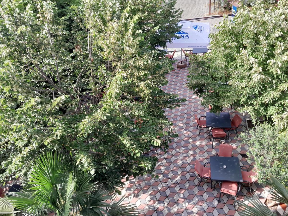 Hotel Restaurant Univers Shkodra Kültér fotó