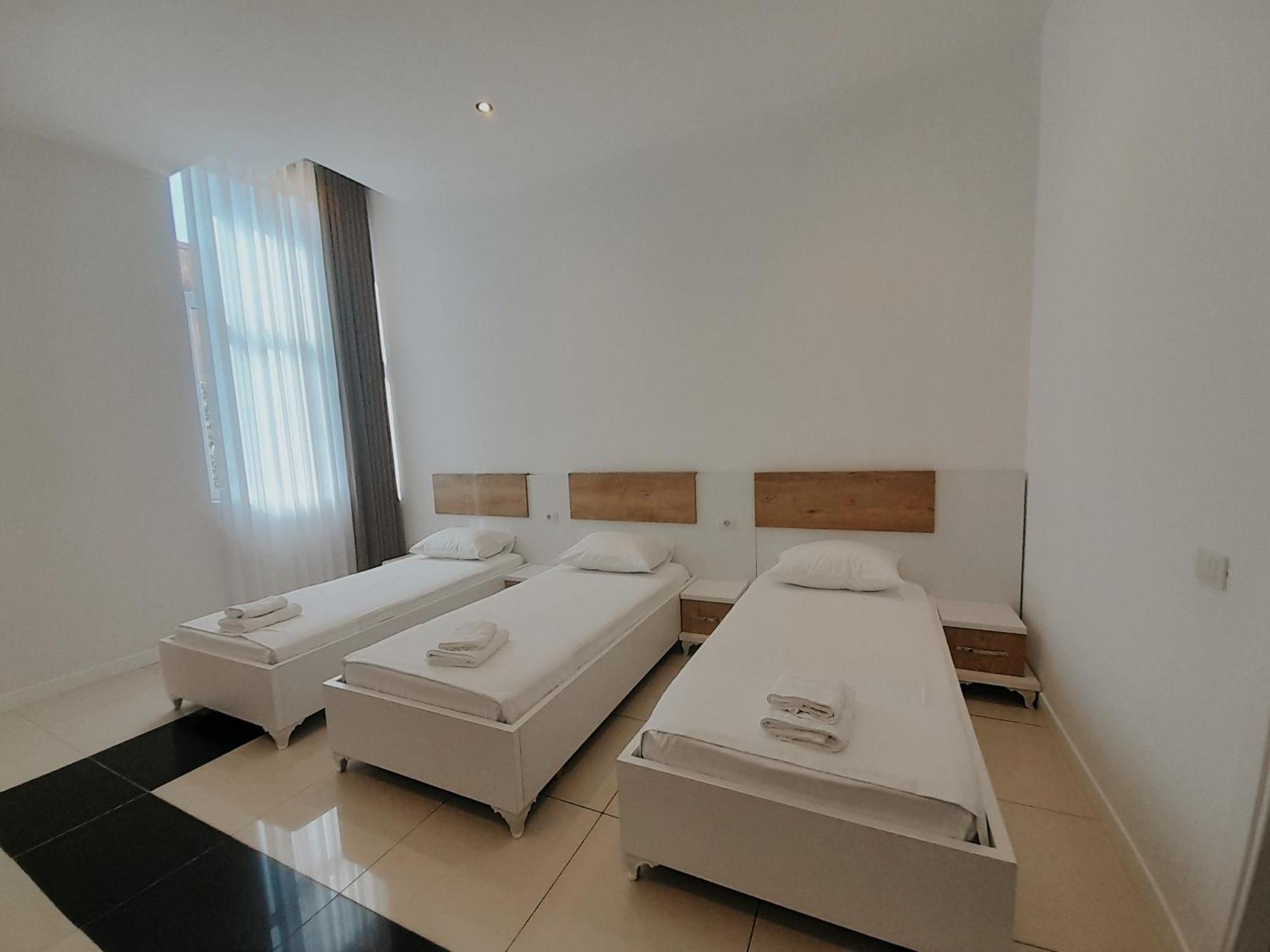 Hotel Restaurant Univers Shkodra Kültér fotó