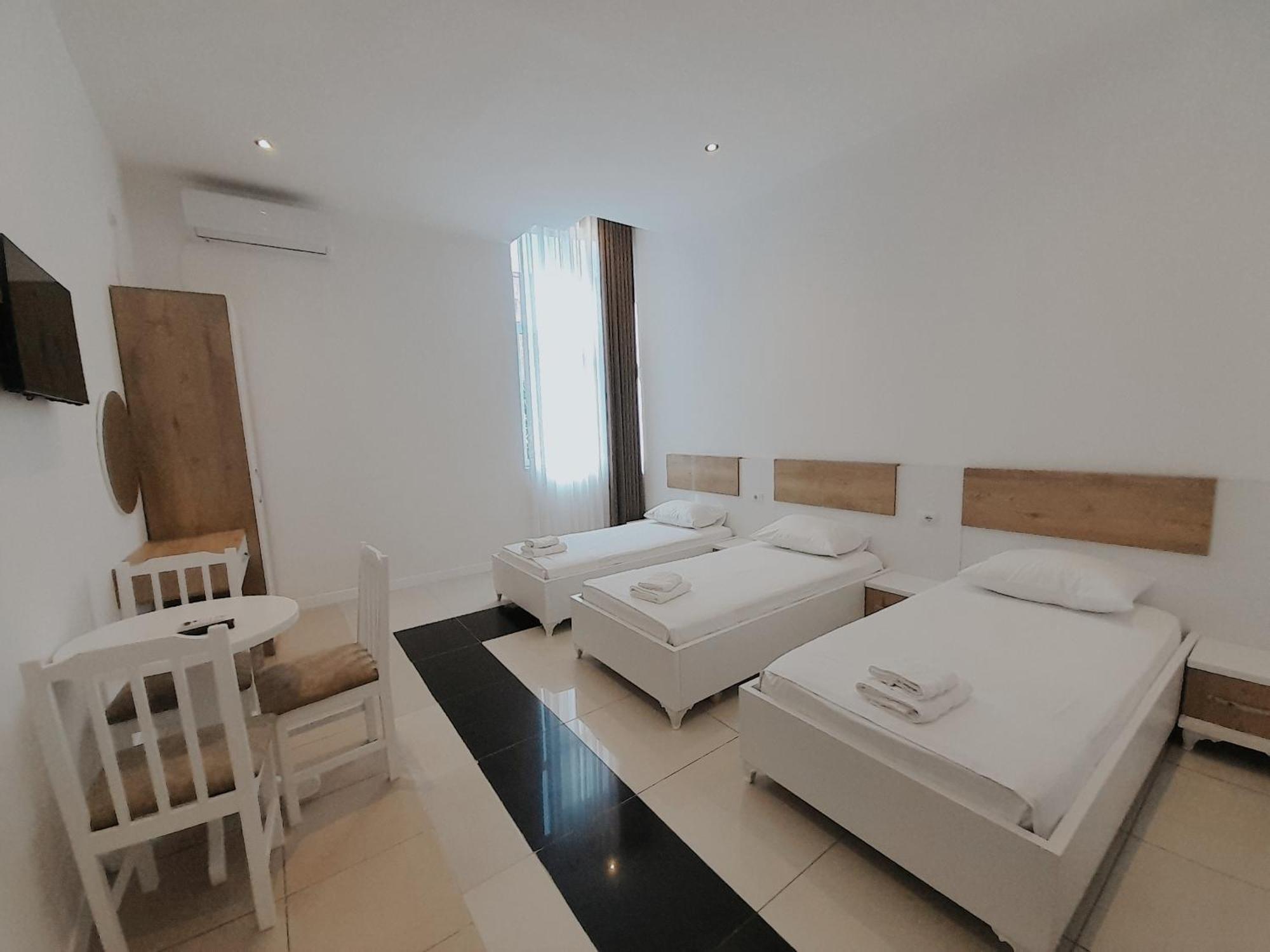 Hotel Restaurant Univers Shkodra Kültér fotó