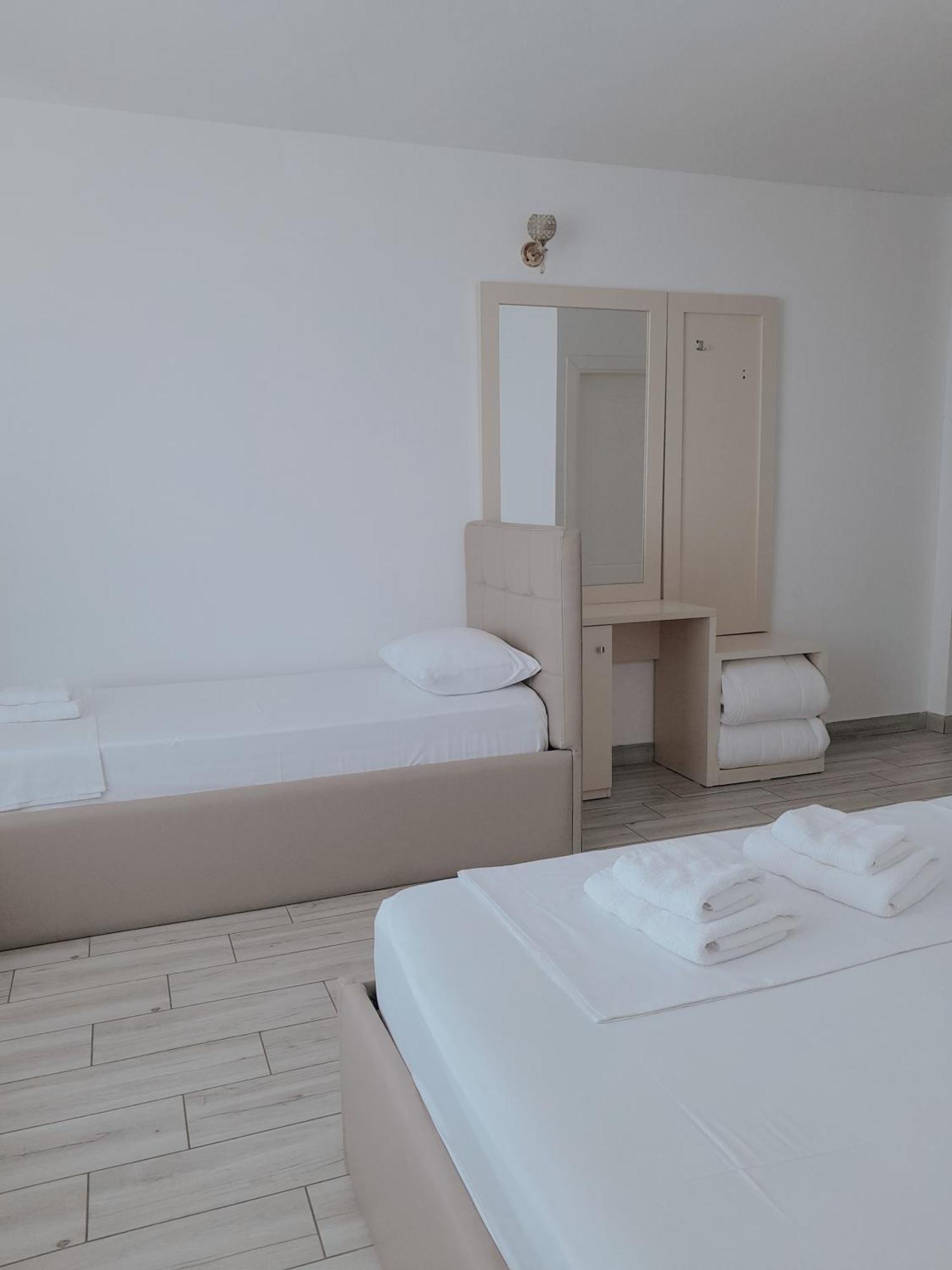 Hotel Restaurant Univers Shkodra Kültér fotó